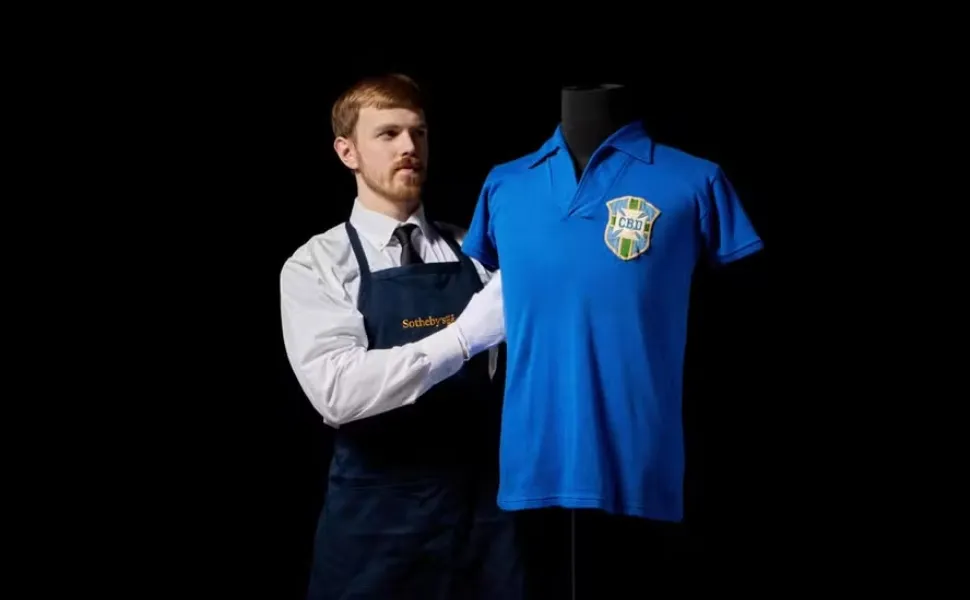 Imagem - Camisa usada por Pelé na final da Copa de 1958 é vendida por R$ 25 milhões